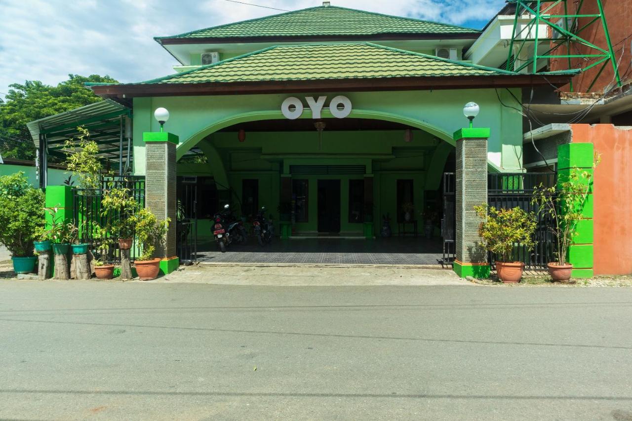 Oyo 1682 グリーニア ホテル クパン エクステリア 写真